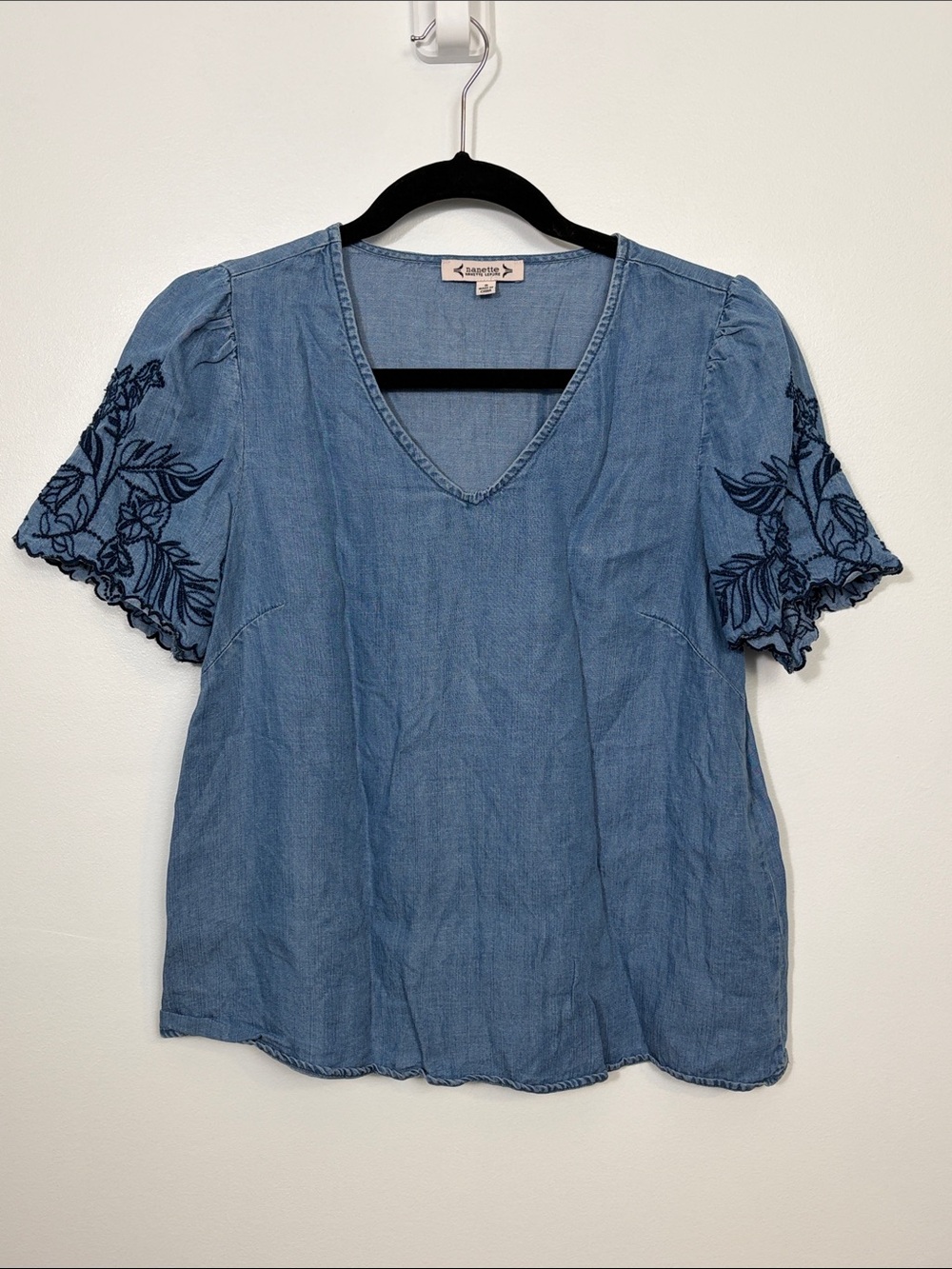 Nanette Lepore Women’s Small Lyocell Chambray Embroidered Sleeve V Neck Shirt